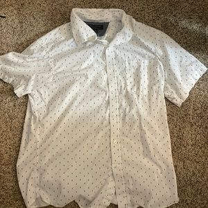 White Banana Republic short sleeve button up shirt. Size: Large
